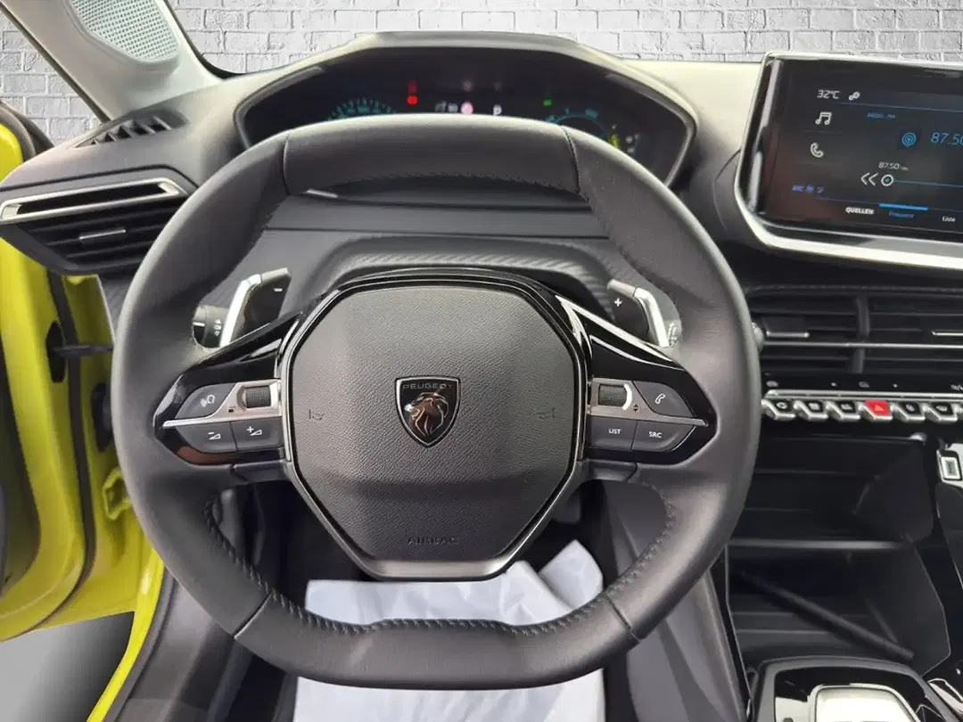 Peugeot 208 - Thumbnail 15