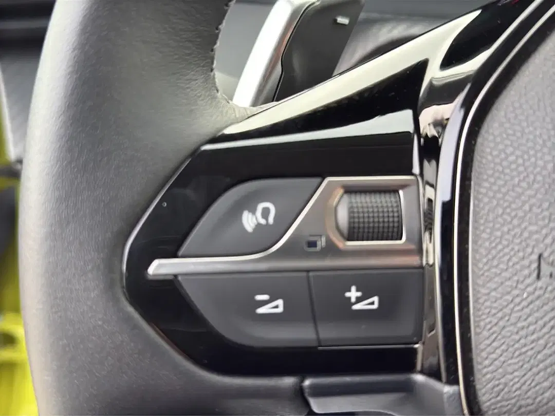 Peugeot 208 - Thumbnail 18