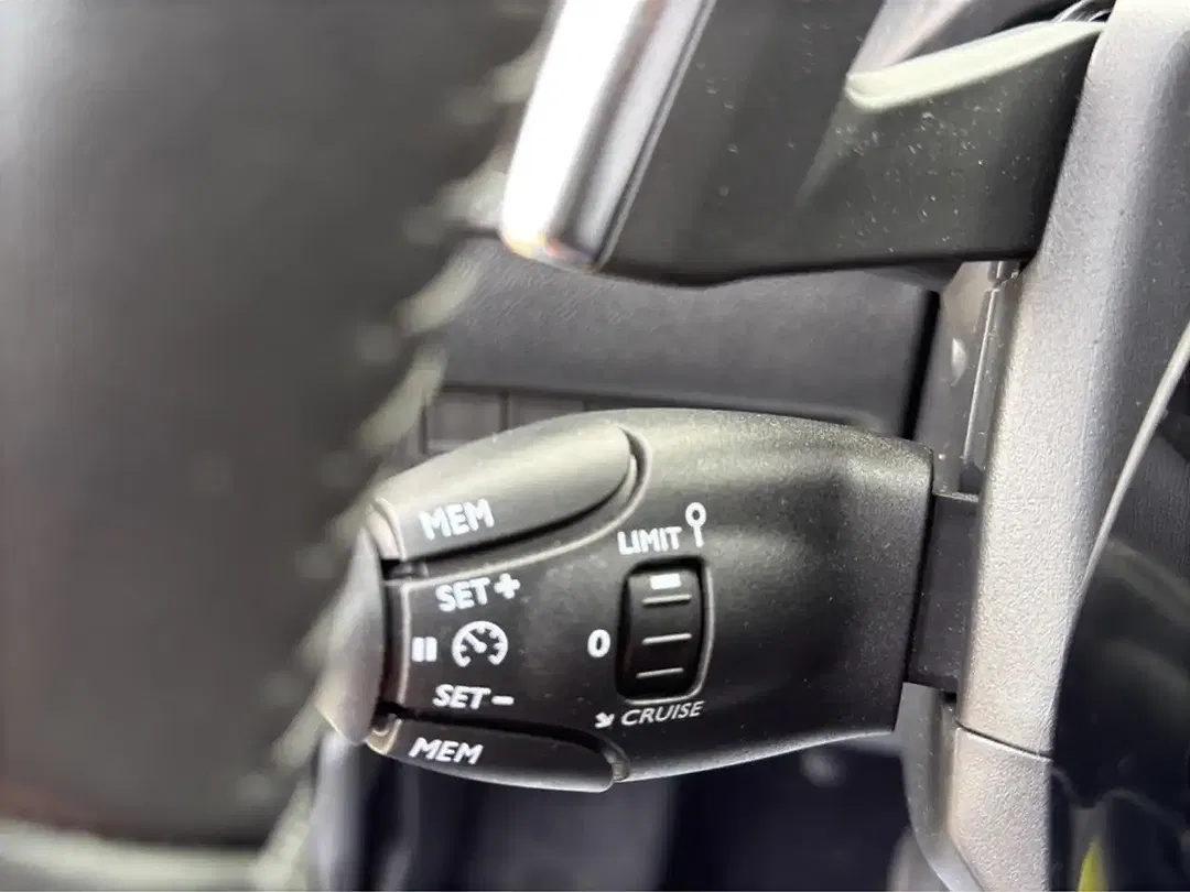 Peugeot 208 - Thumbnail 19