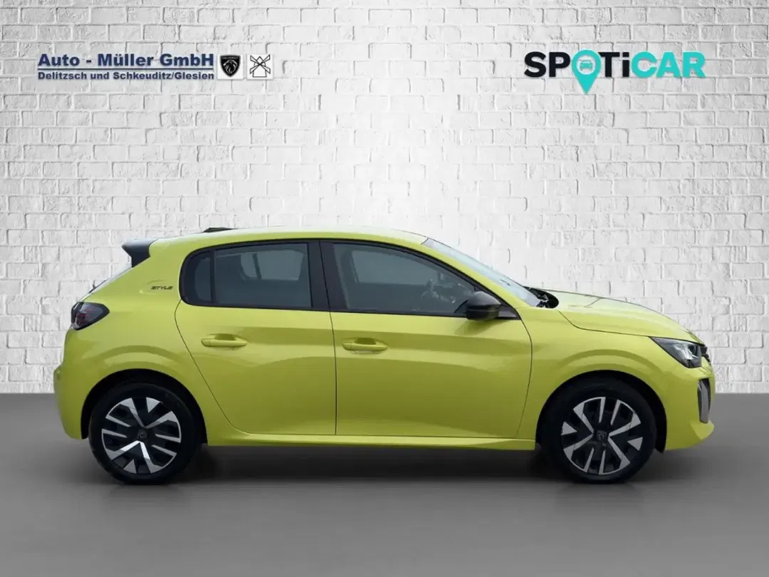 Peugeot 208 - Thumbnail 4