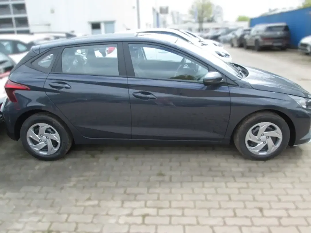 Hyundai i20 - Thumbnail 3