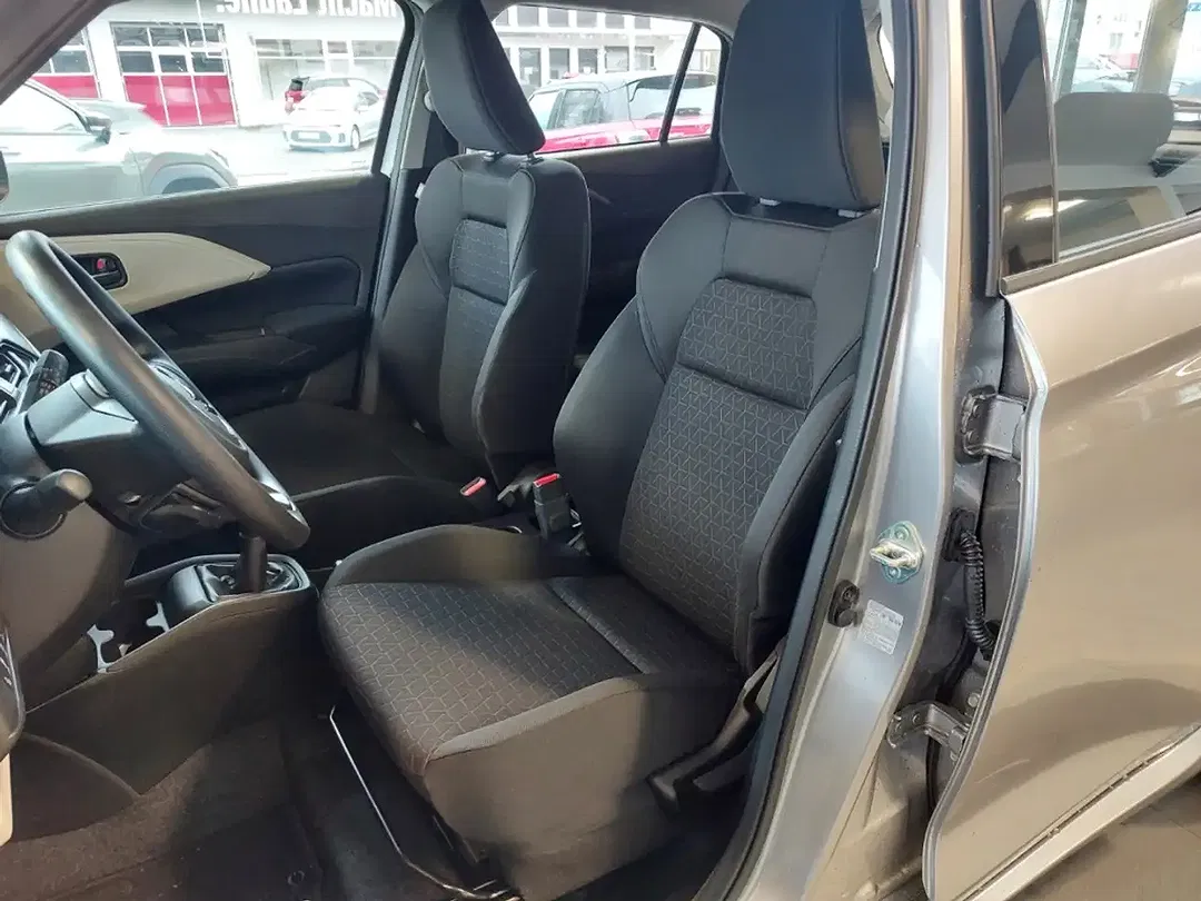 Suzuki Swift - Thumbnail 10