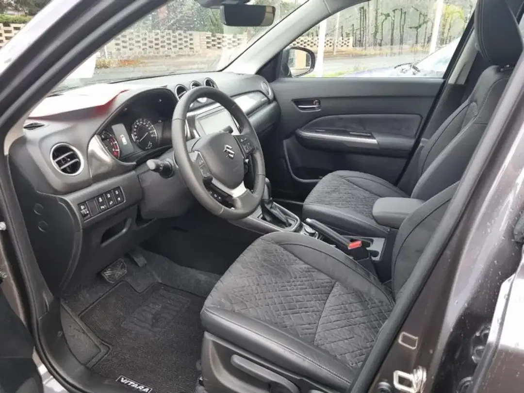 Suzuki Vitara - Thumbnail 13
