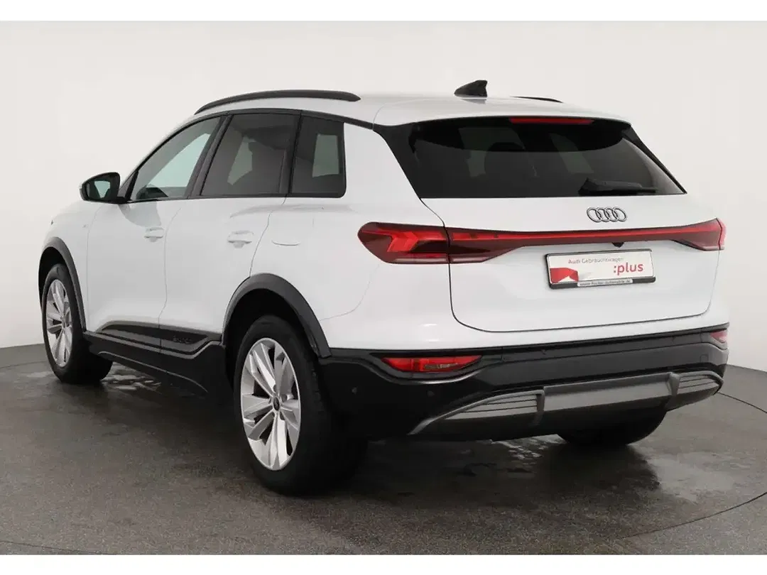 Audi Q6 e-tron - Thumbnail 3