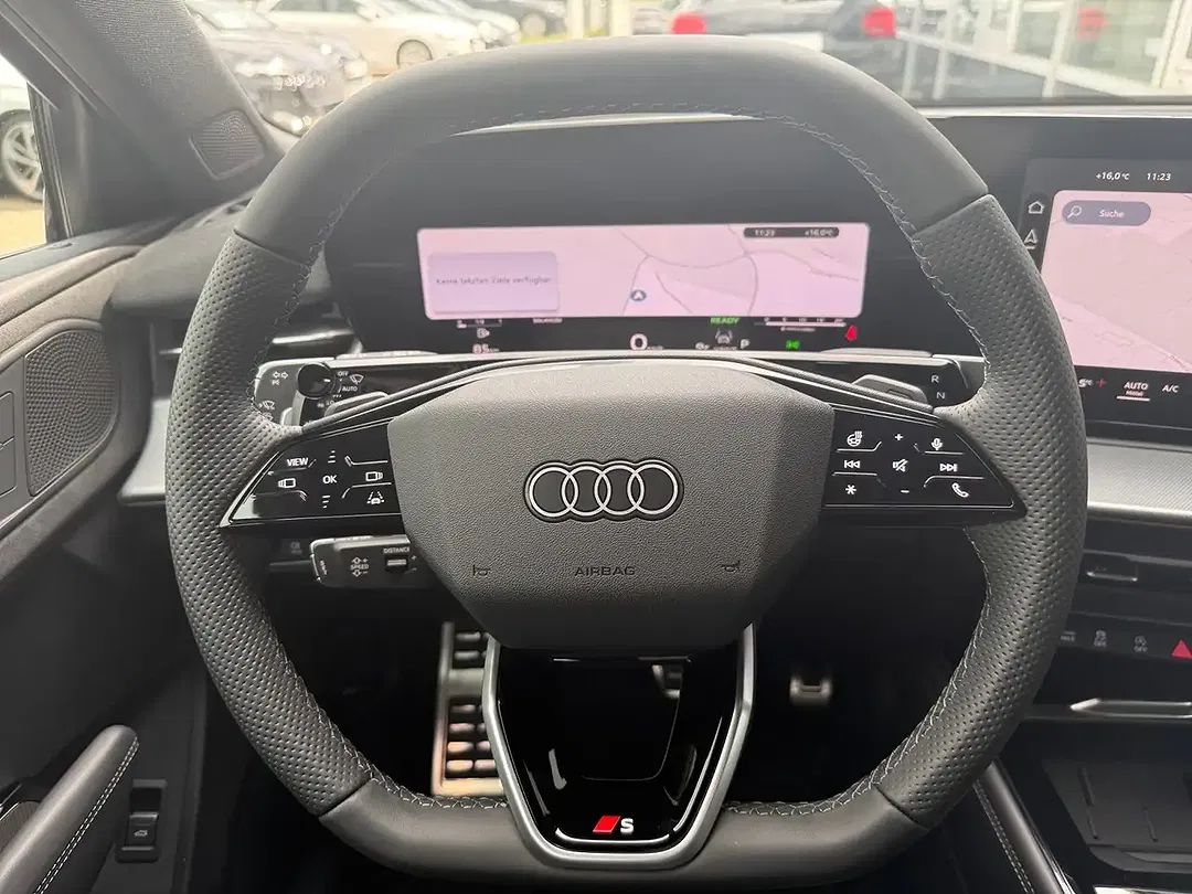 Audi Q3 - Thumbnail 11