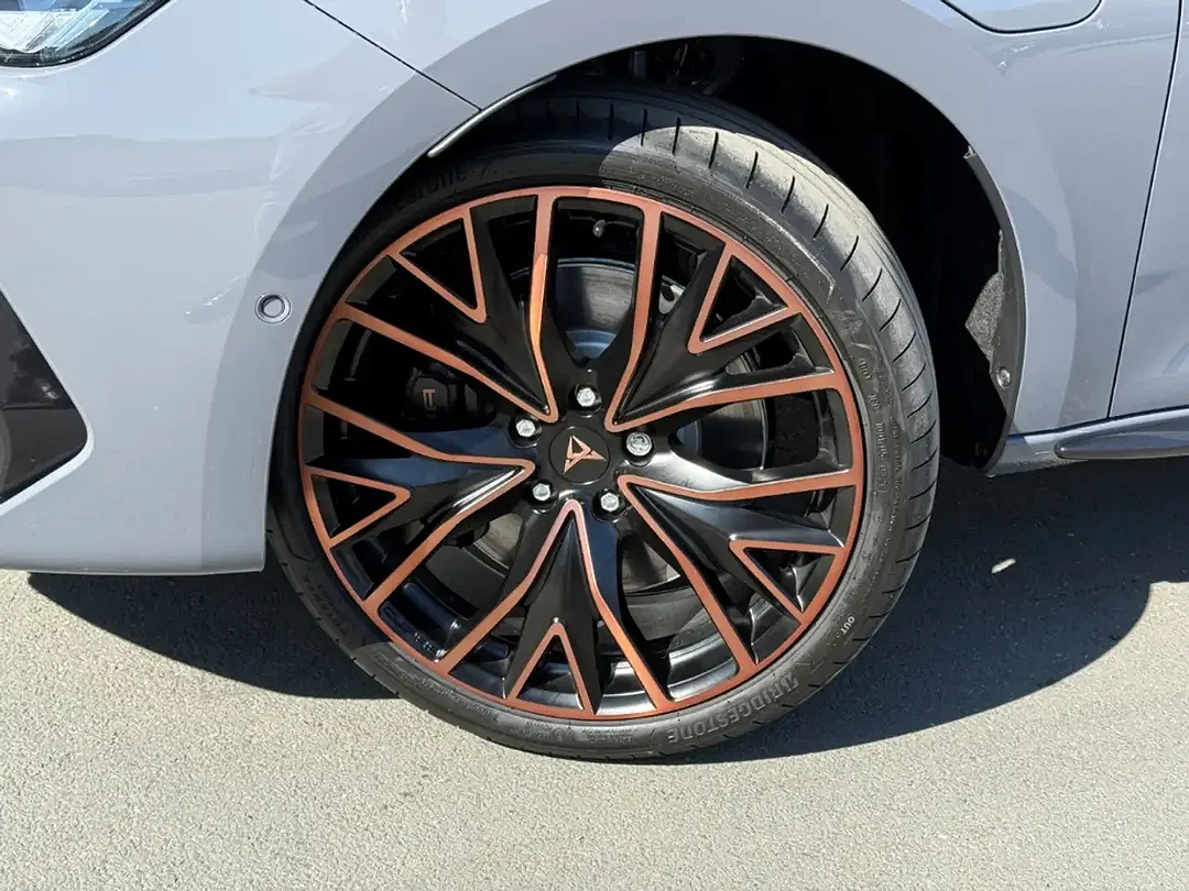 CUPRA Leon - Thumbnail 3