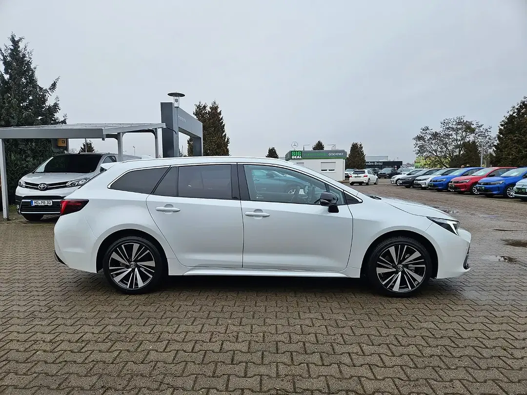 Toyota Corolla - Thumbnail 11