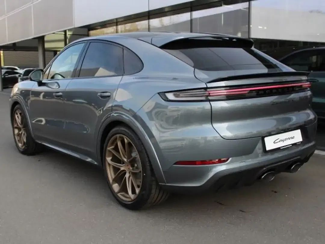 Porsche Cayenne - Thumbnail 3