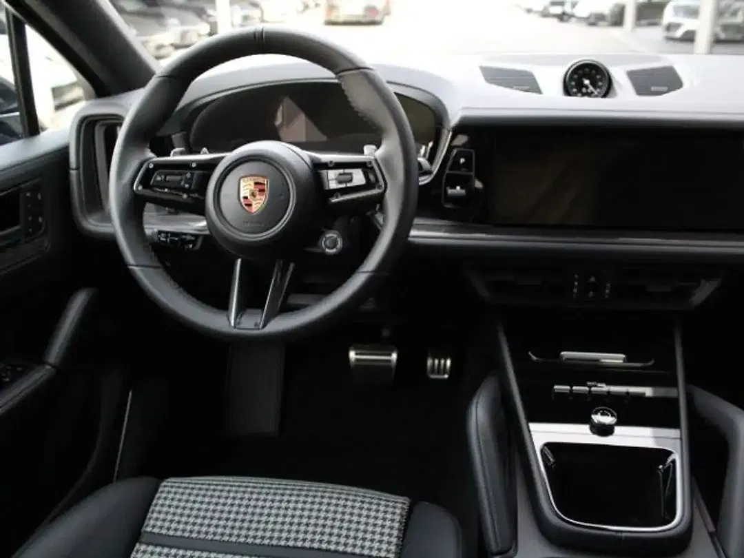 Porsche Cayenne - Thumbnail 4