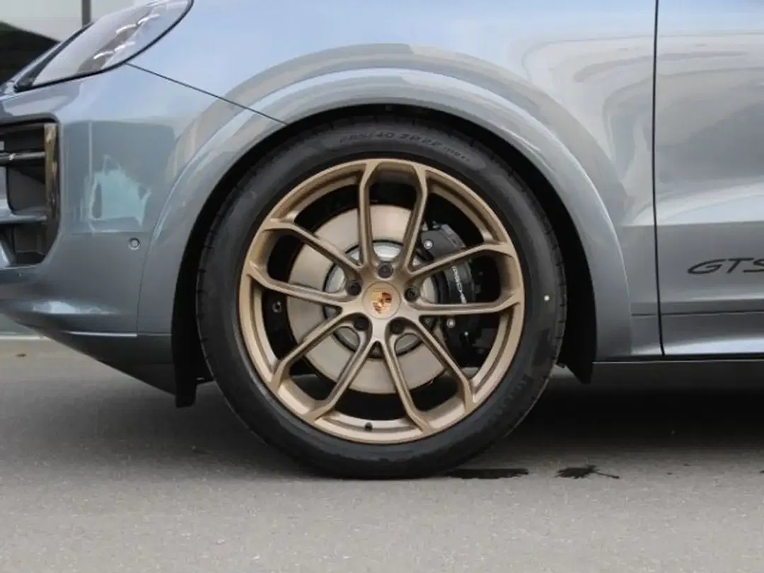 Porsche Cayenne - Thumbnail 9