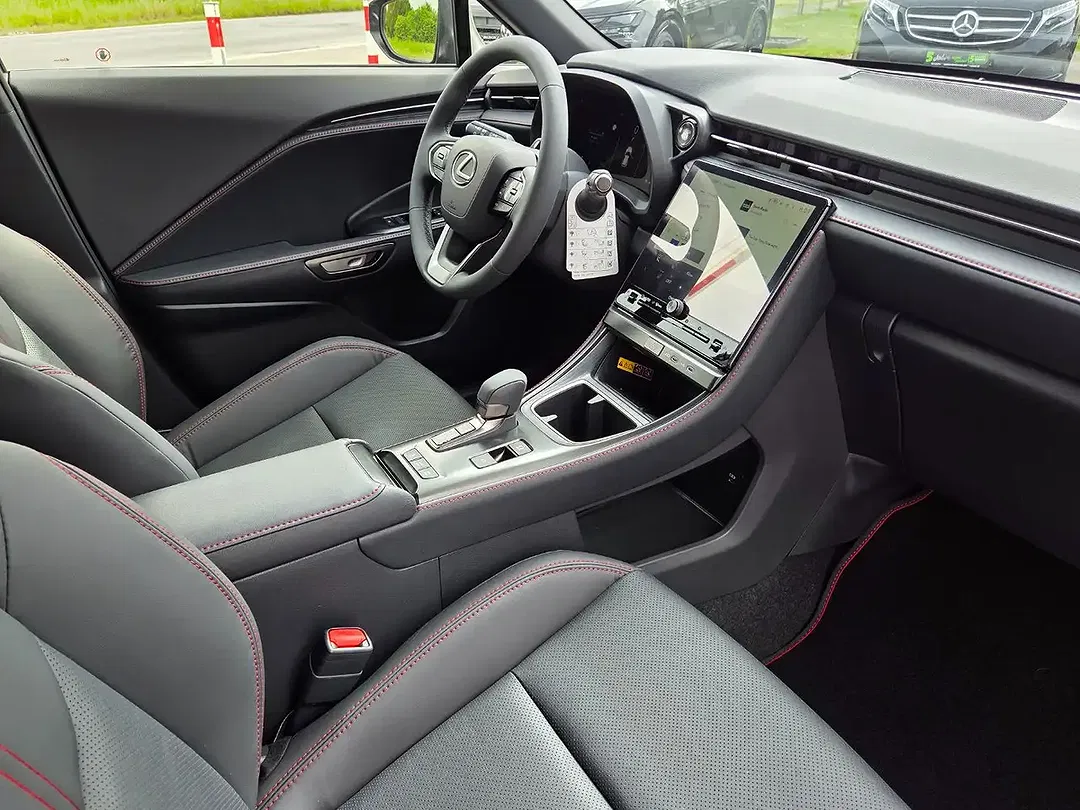 Lexus LBX - Thumbnail 8