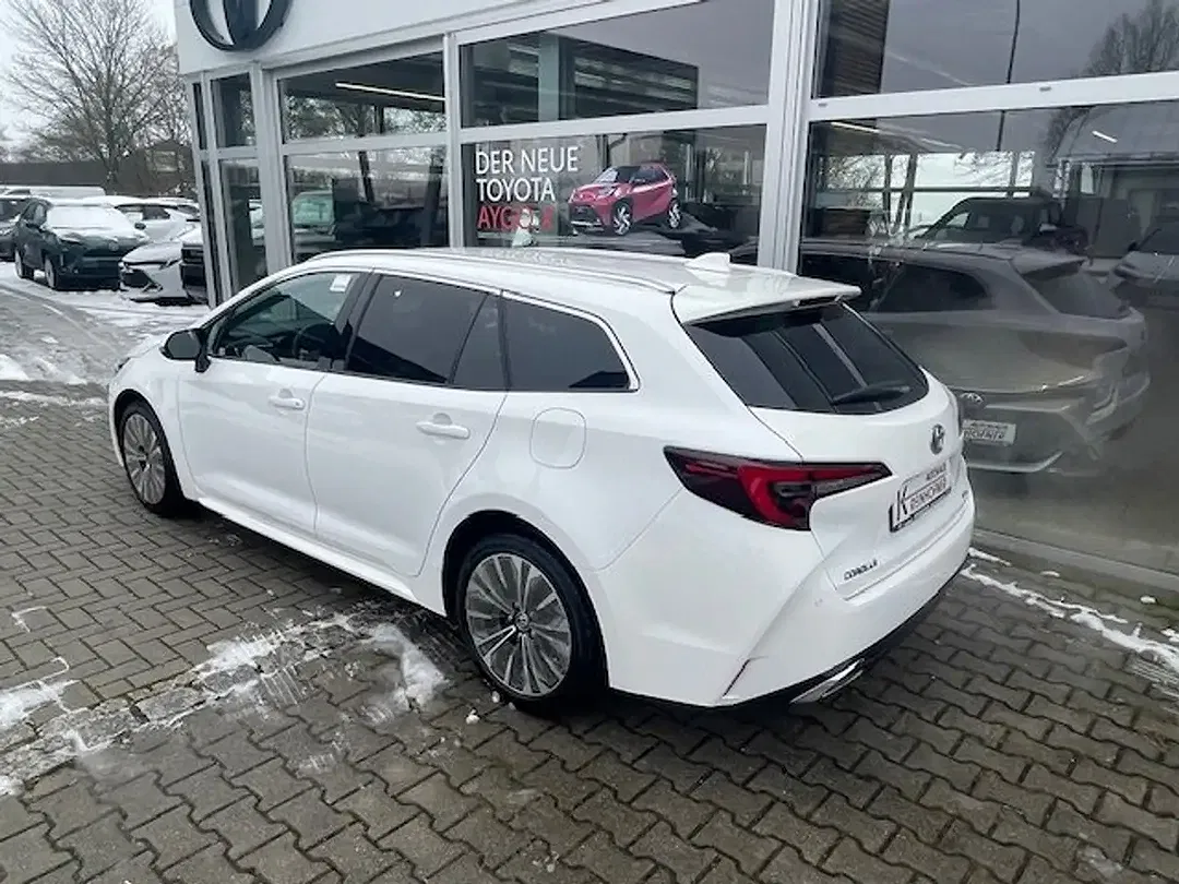 Toyota Corolla - Thumbnail 4