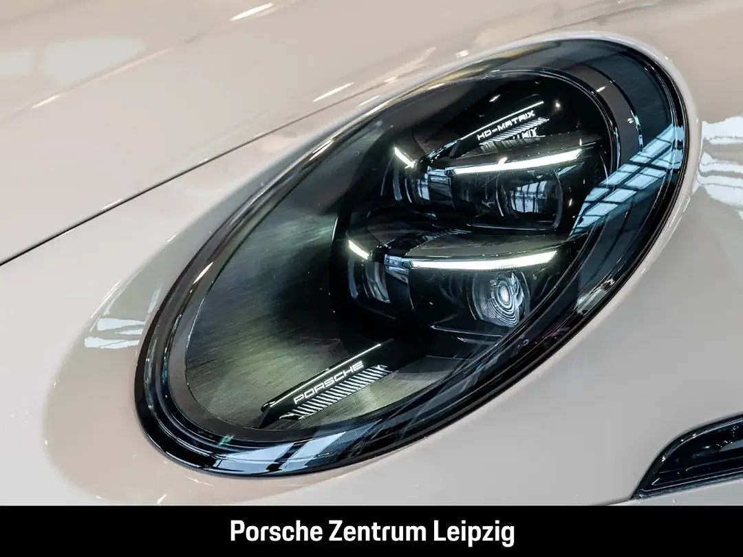 Porsche 992 - Thumbnail 3