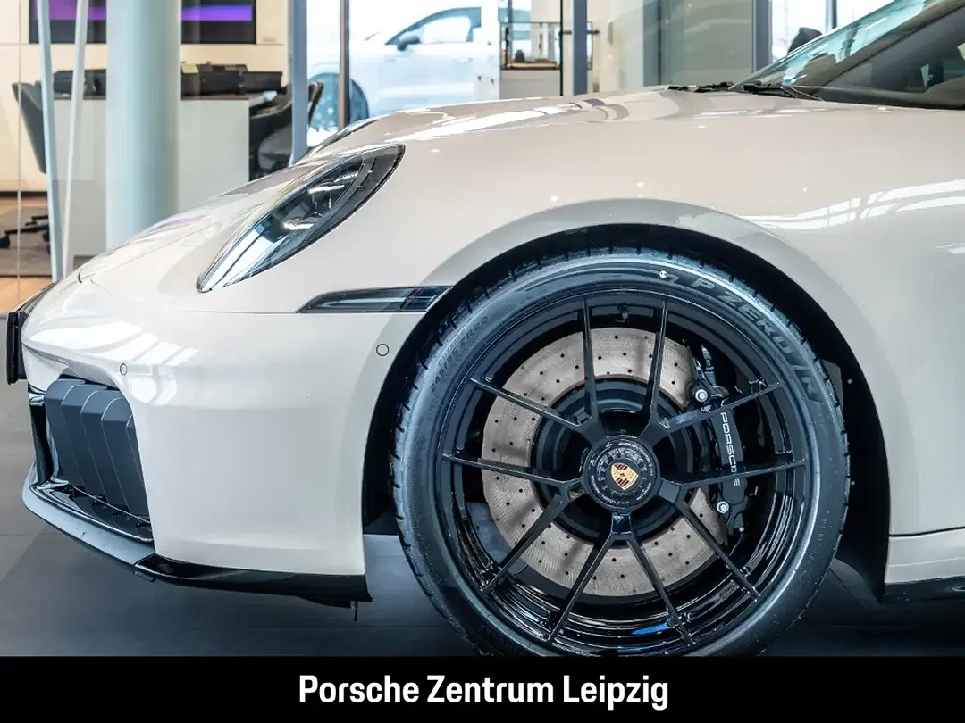 Porsche 992 - Thumbnail 4