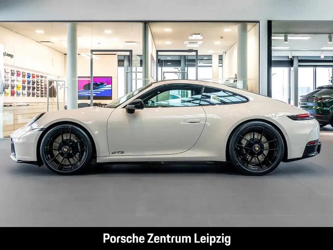 Porsche 992 - Thumbnail 5