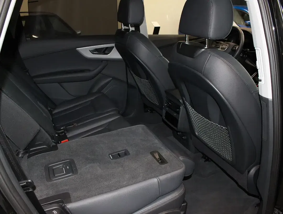 Audi Q7 - Thumbnail 11