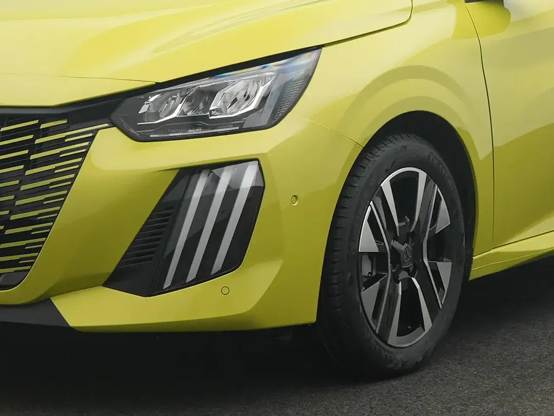 Peugeot 208 - Thumbnail 8