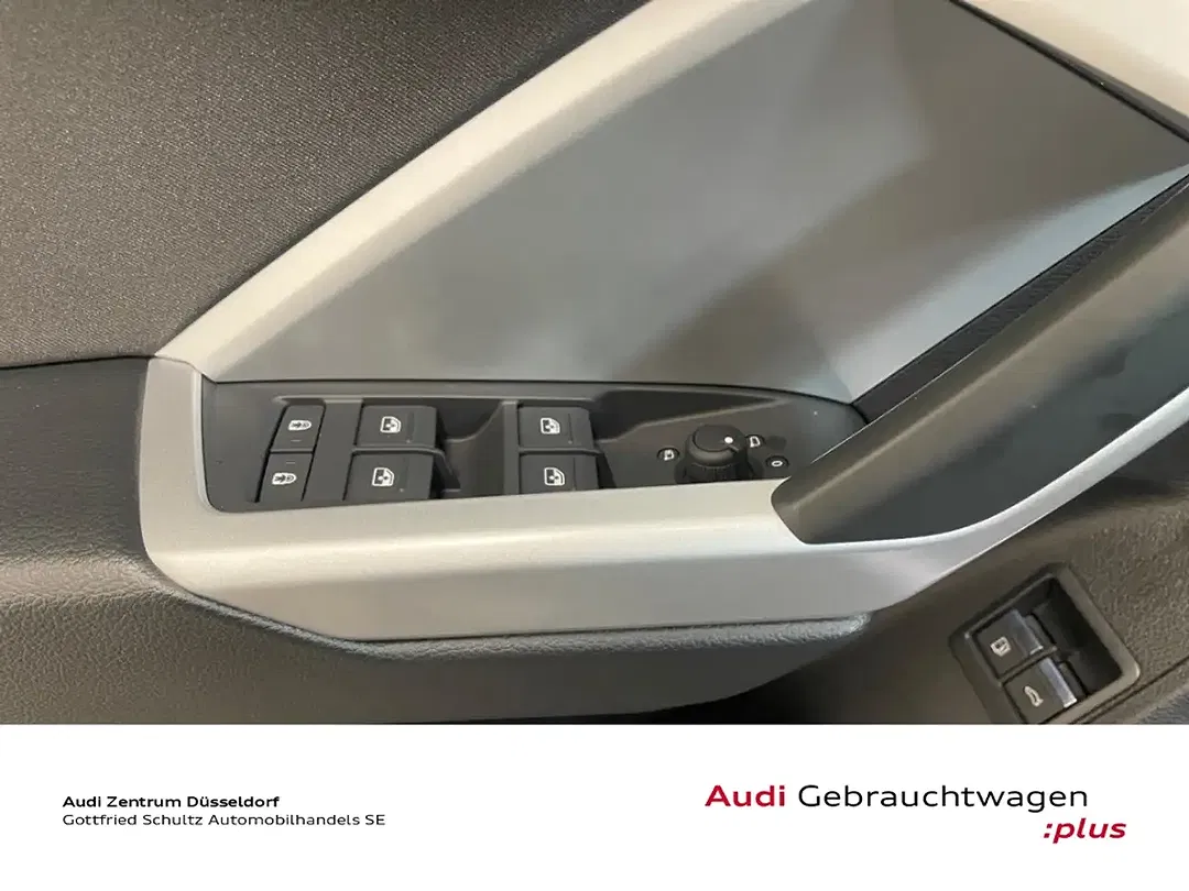 Audi Q3 - Thumbnail 11