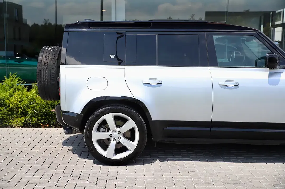 Land Rover Defender - Thumbnail 7