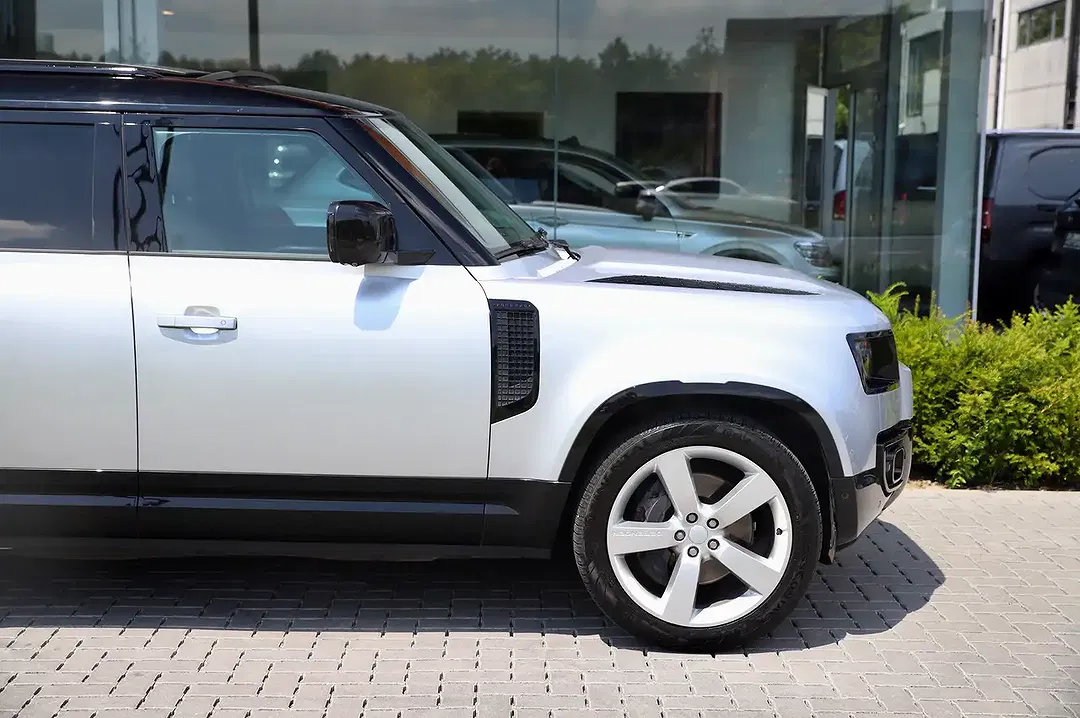 Land Rover Defender - Thumbnail 8