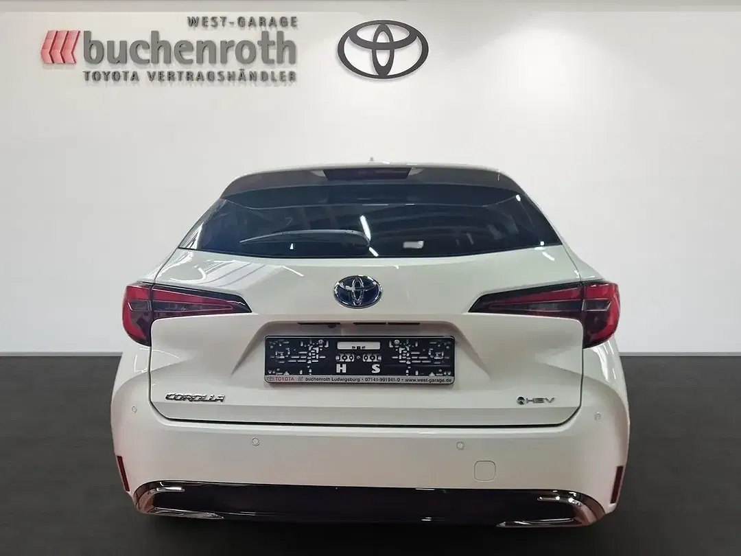 Toyota Corolla - Thumbnail 6