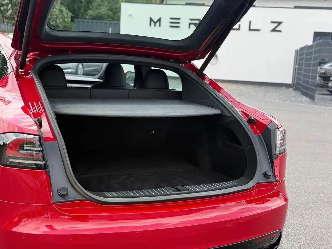 Tesla Model S - Thumbnail 13