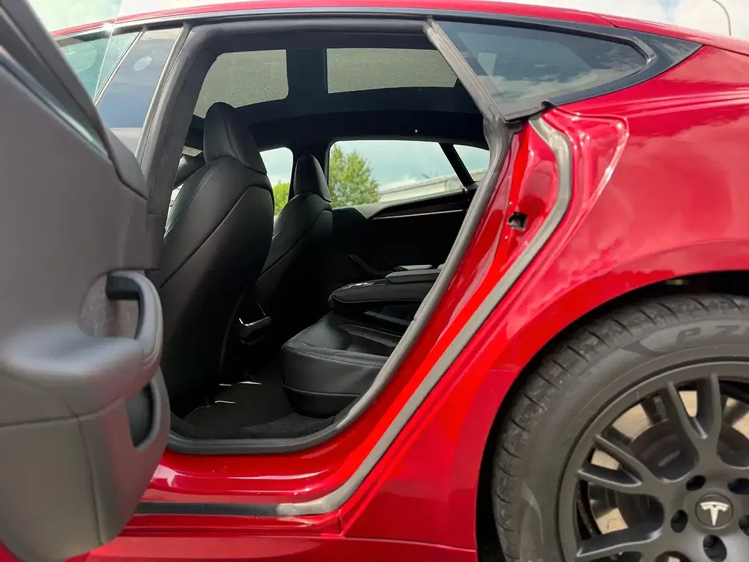 Tesla Model S - Thumbnail 14