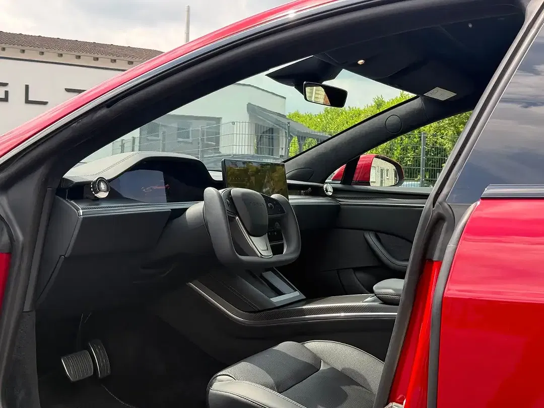 Tesla Model S - Thumbnail 15