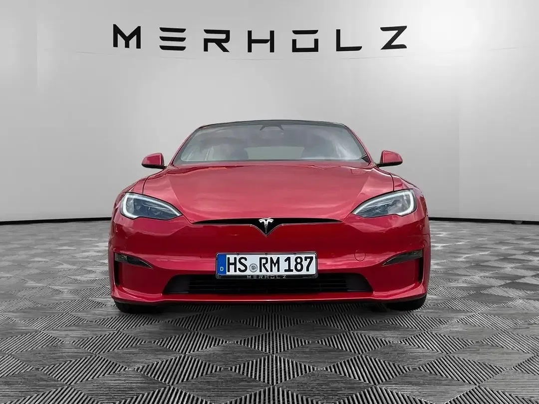 Tesla Model S - Thumbnail 2
