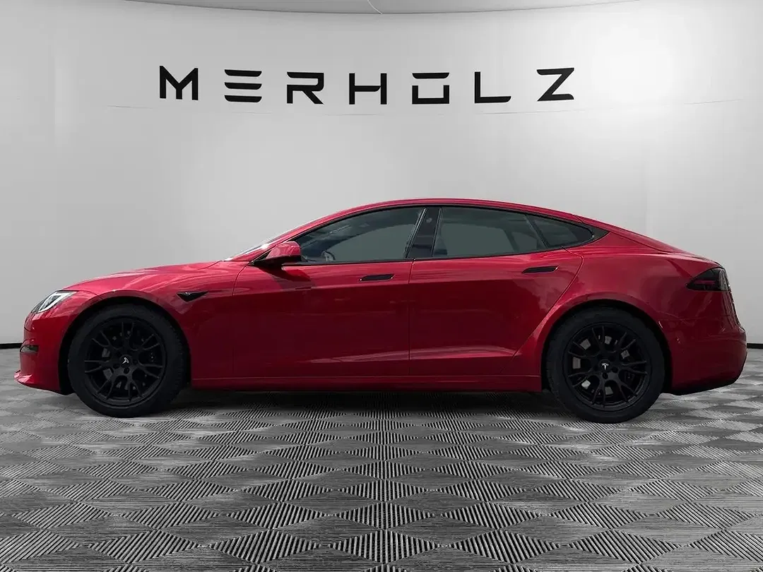 Tesla Model S - Thumbnail 4
