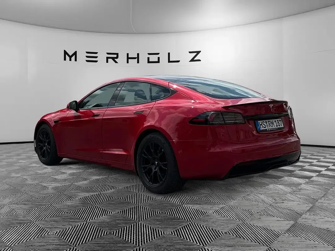 Tesla Model S - Thumbnail 5