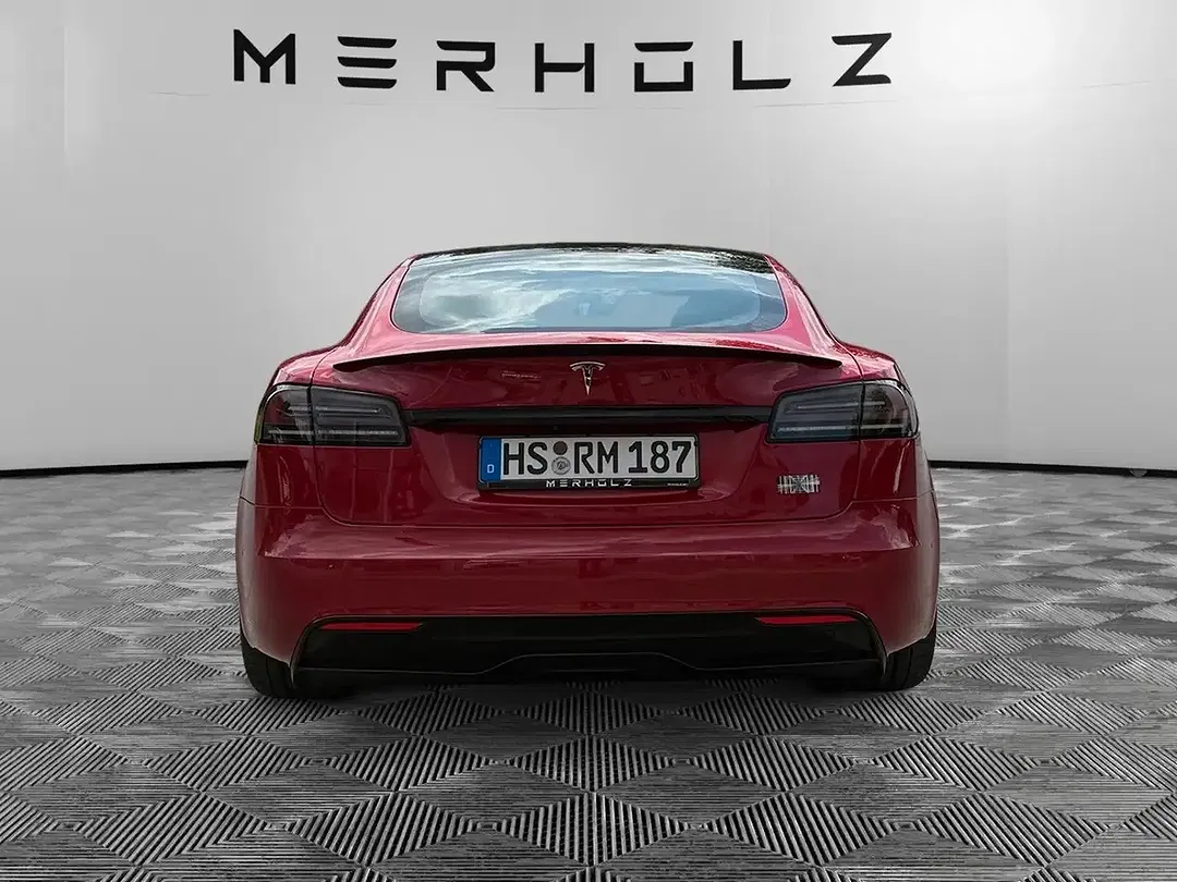 Tesla Model S - Thumbnail 6