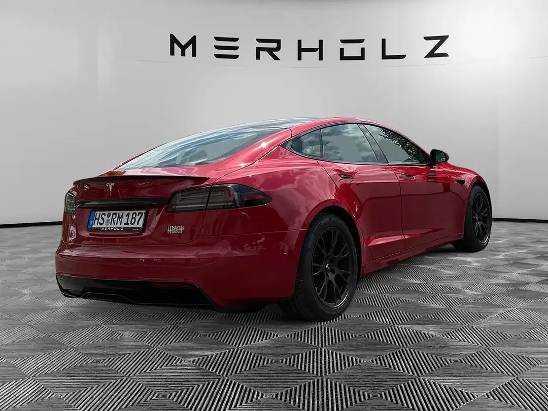 Tesla Model S - Thumbnail 7