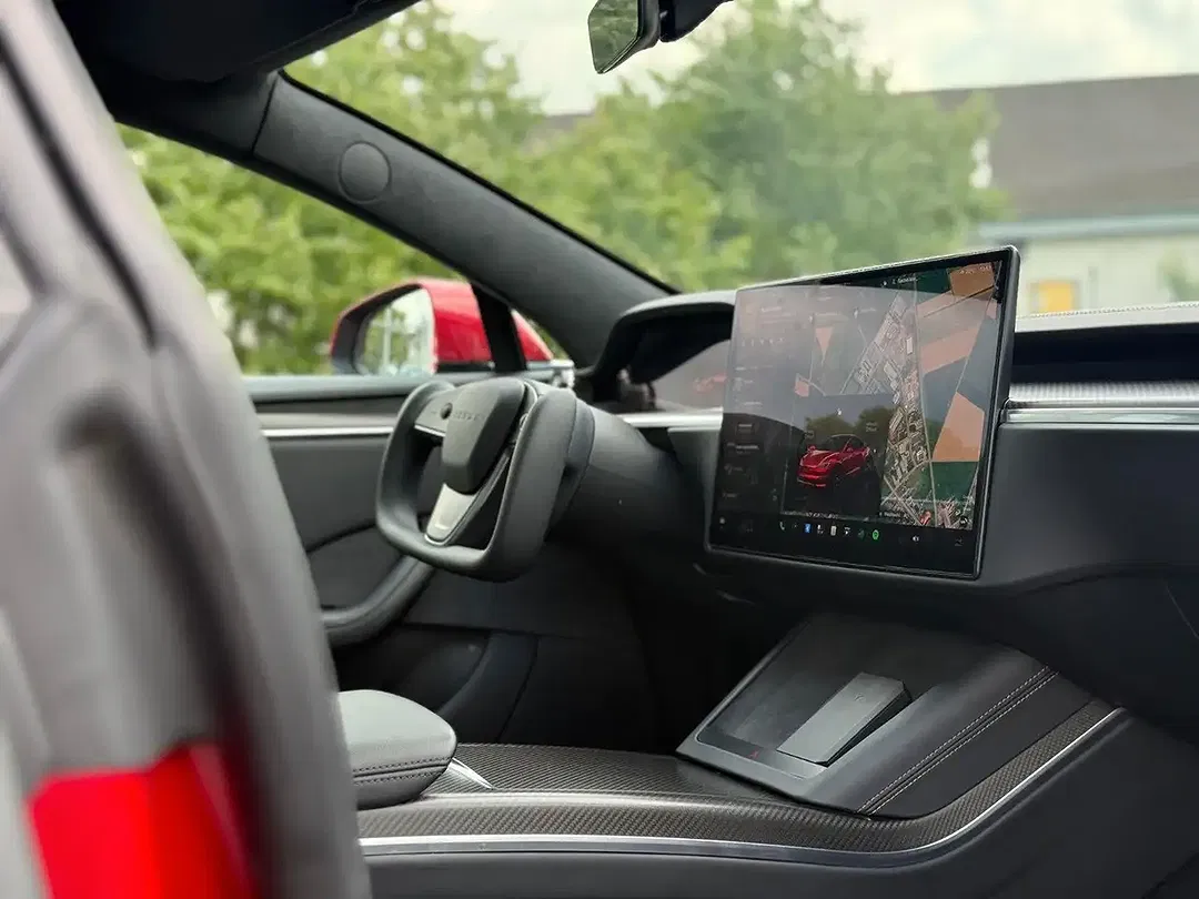 Tesla Model S - Thumbnail 8