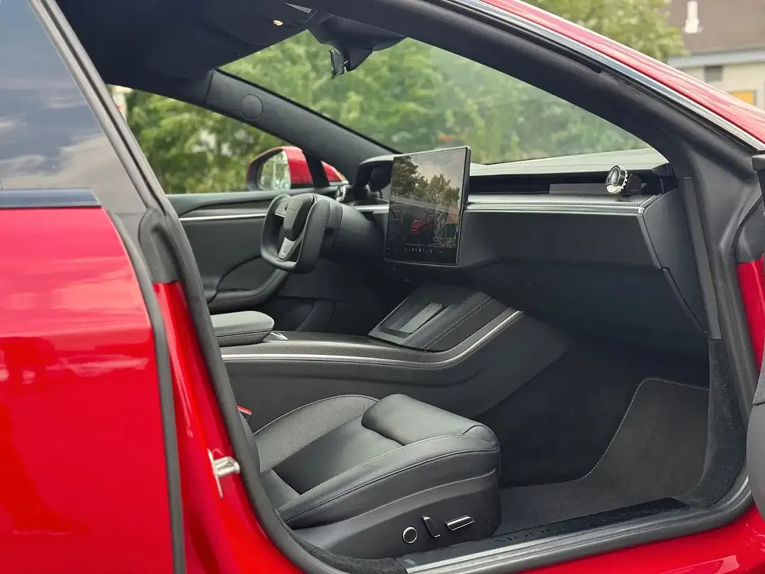 Tesla Model S - Thumbnail 9