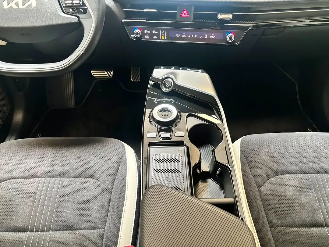 Kia EV6 - Thumbnail 12