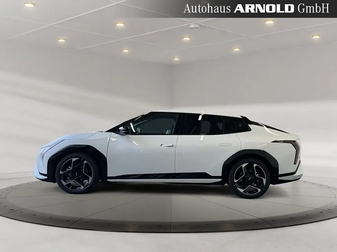 Kia EV4 - Thumbnail 2