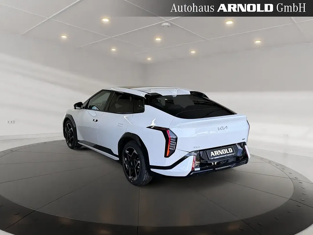 Kia EV4 - Thumbnail 3