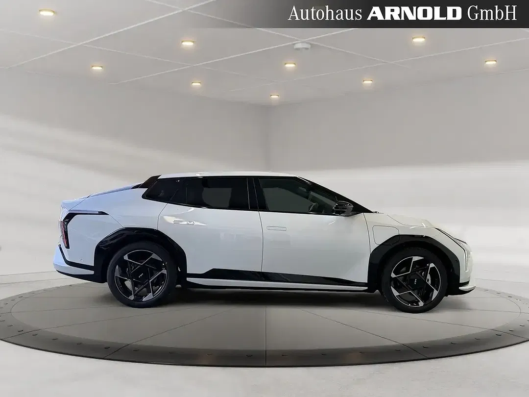 Kia EV4 - Thumbnail 5