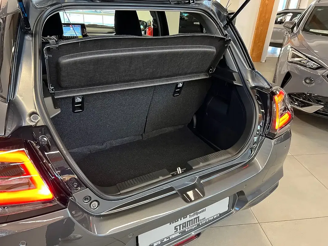 Suzuki Swift - Thumbnail 8