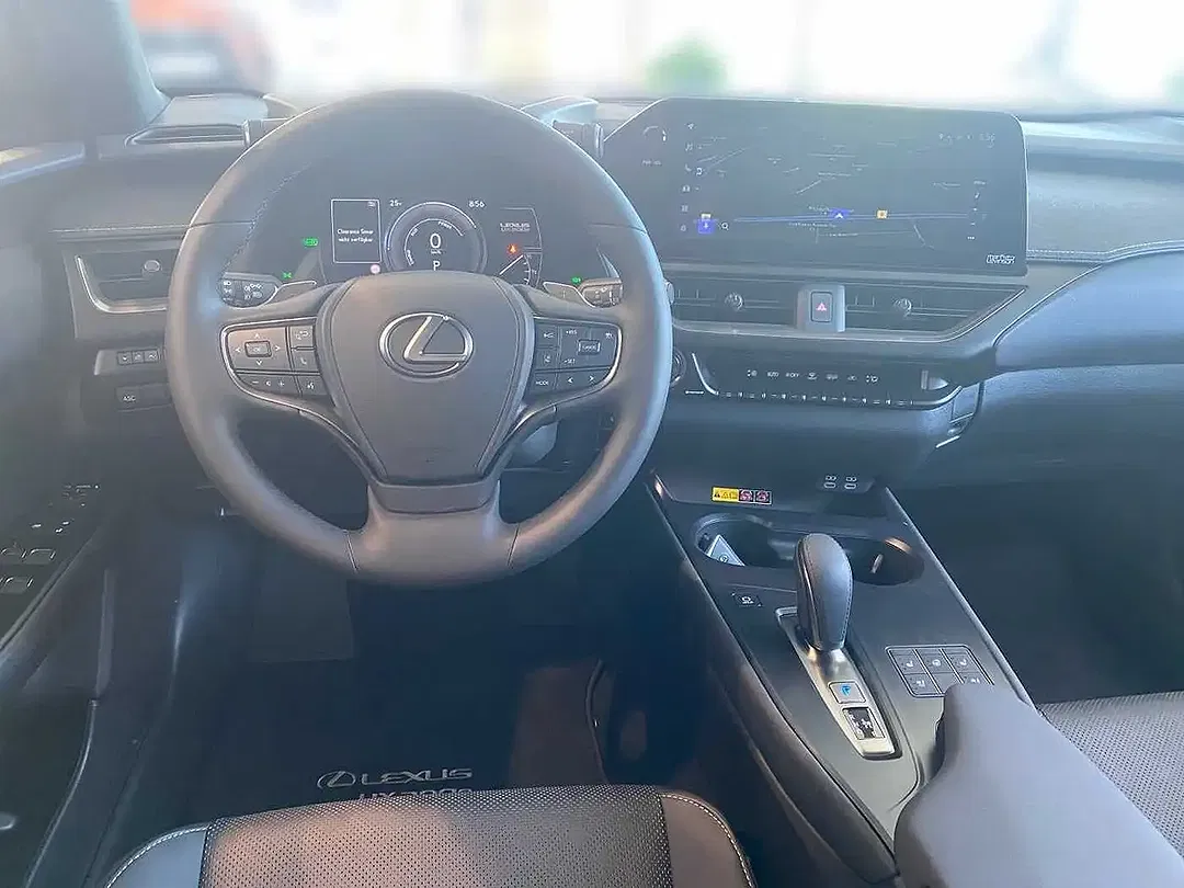 Lexus UX 300e - Thumbnail 11