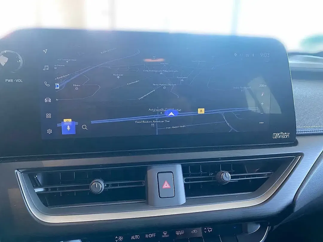 Lexus UX 300e - Thumbnail 13