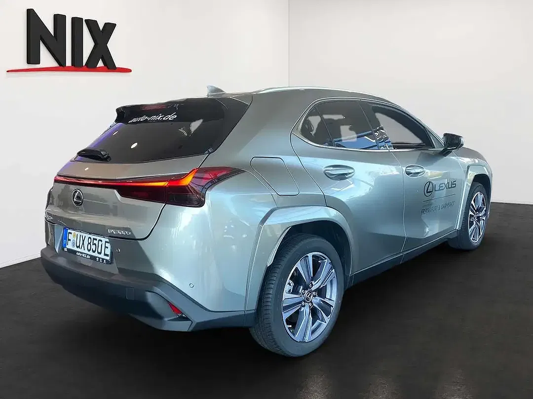 Lexus UX 300e - Thumbnail 4