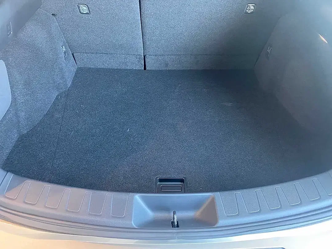 Lexus UX 300e - Thumbnail 9
