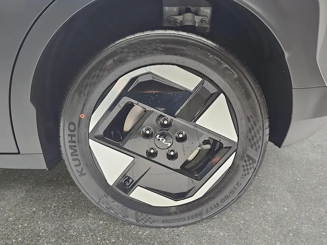 Kia EV3 - Thumbnail 6