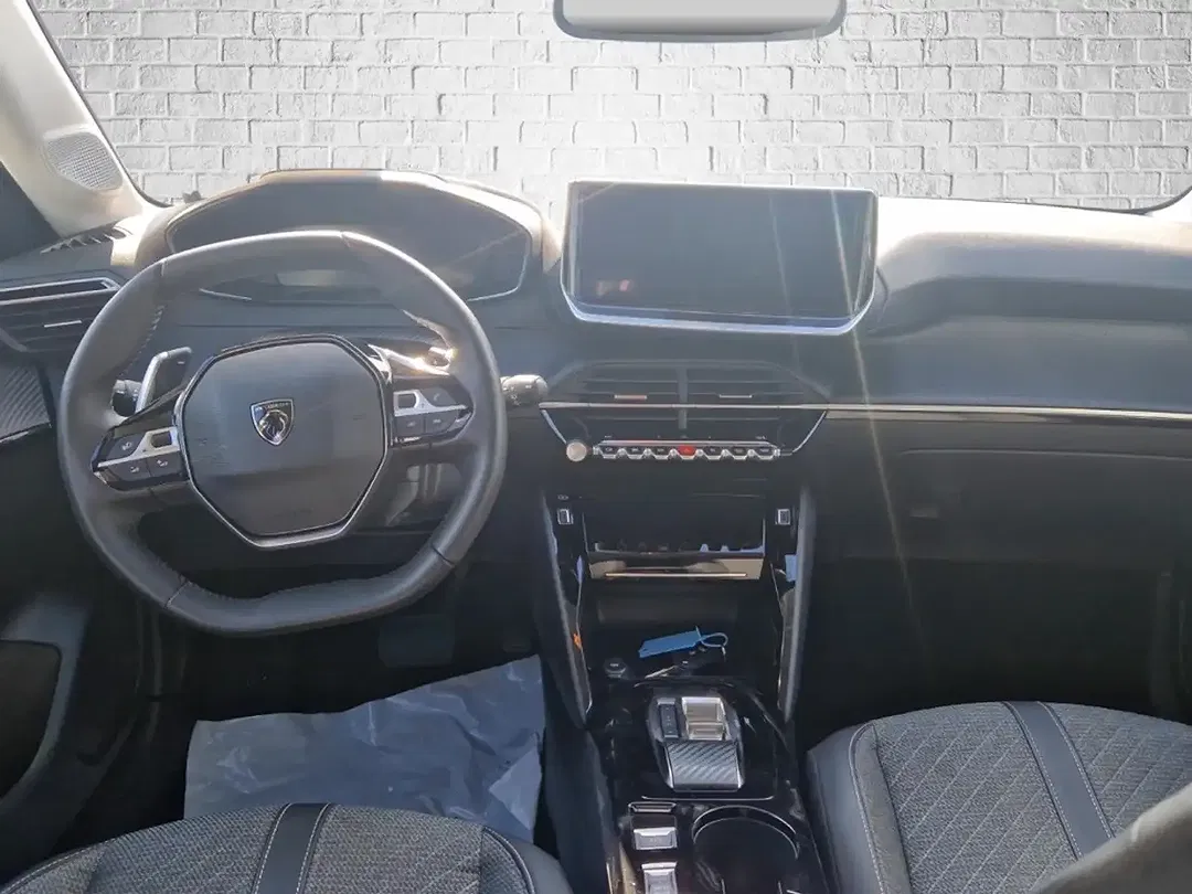 Peugeot 208 - Thumbnail 10