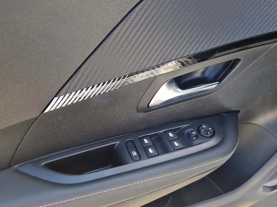 Peugeot 208 - Thumbnail 13