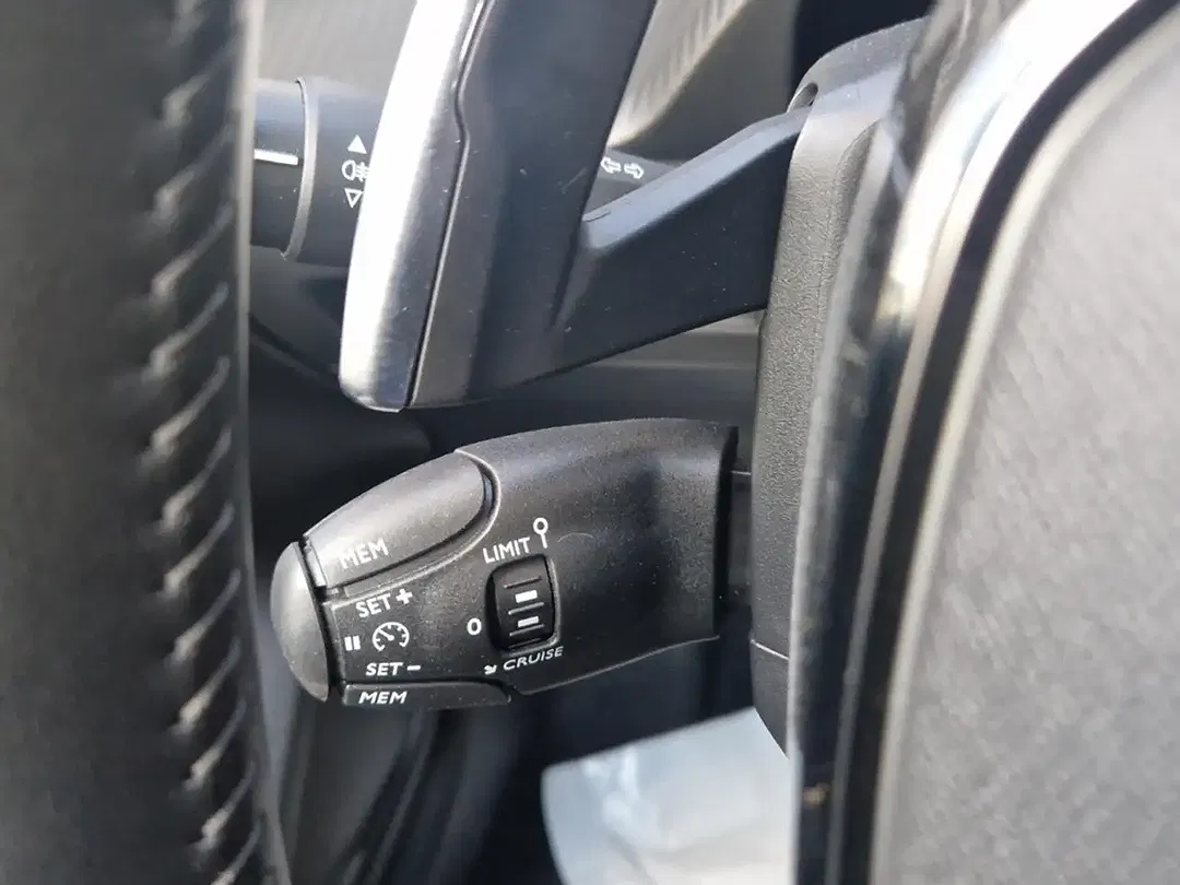 Peugeot 208 - Thumbnail 19