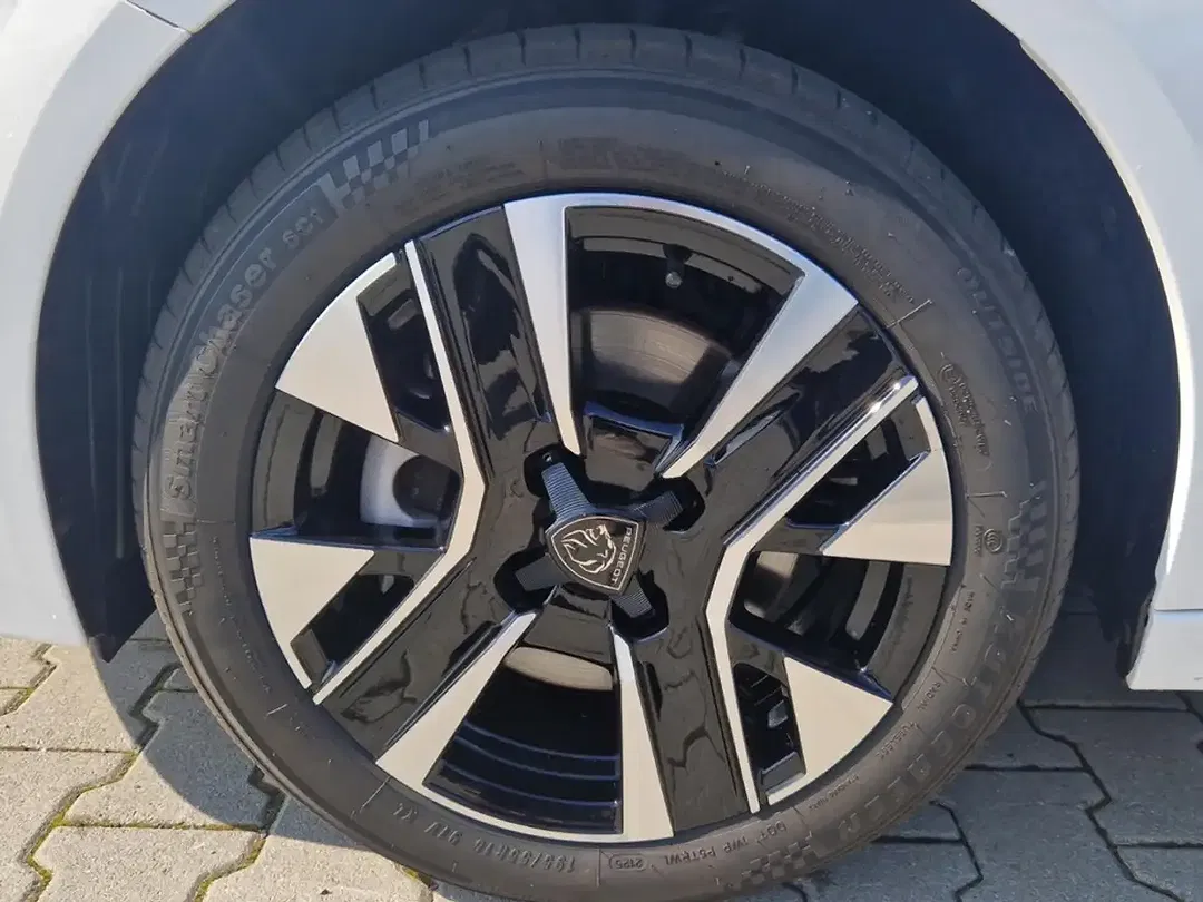 Peugeot 208 - Thumbnail 27