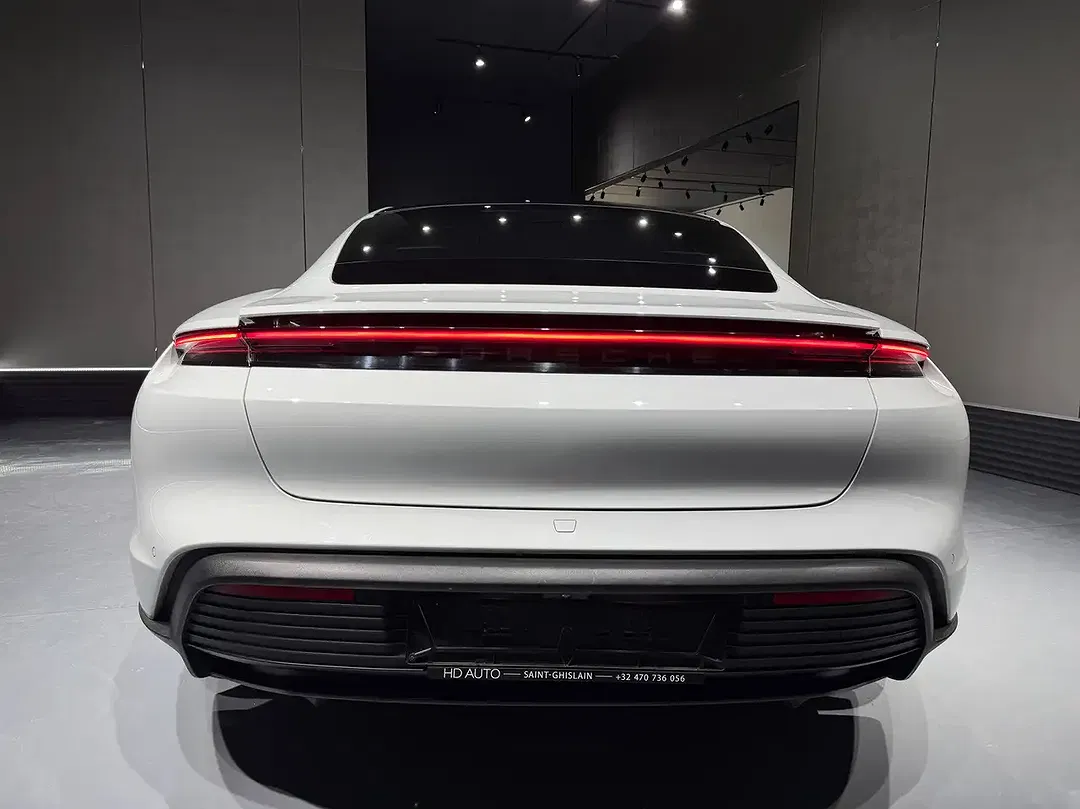 Porsche Taycan - Thumbnail 13